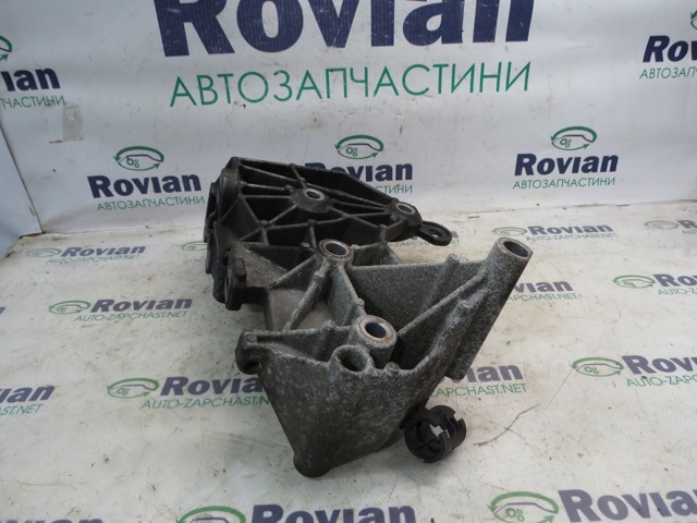 Кріплення генератора 7700273712 RENAULT
