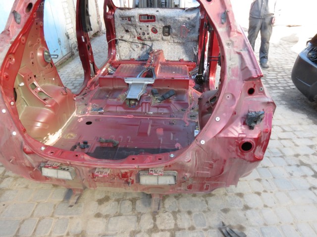 Крило заднє праве 781125SA0A NISSAN