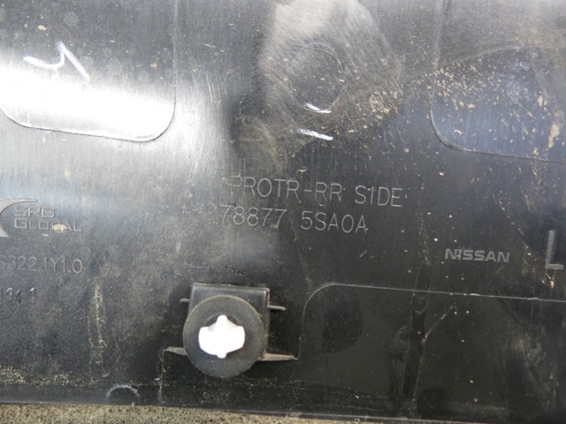 Молдинг заднього лівого крила 788775SA0A NISSAN