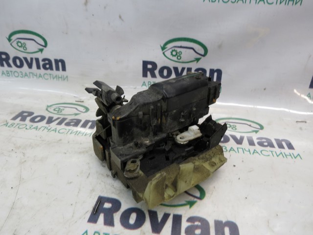 Замок передніх пасажирських дверей 805021840R RENAULT