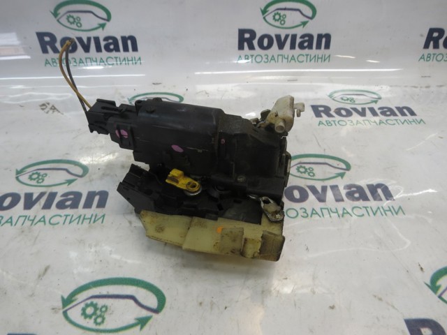 Замок водійських дверей 805030711R RENAULT