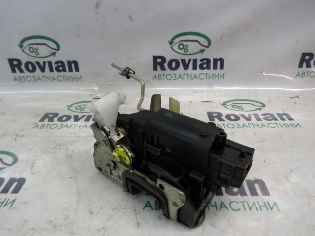 Замок дверей водія 805038137R RENAULT