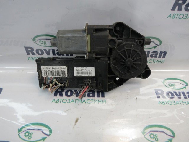 Мотор склопідйомника дверей передніх, лівих 807311050R RENAULT