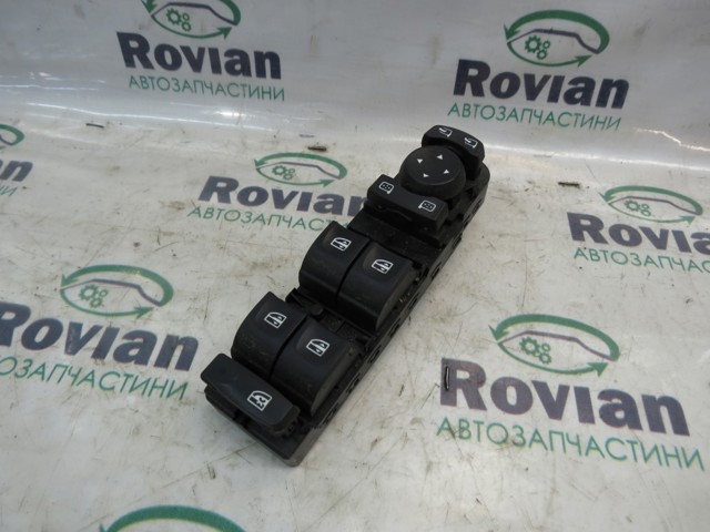 Кнопковий блок керування склопідіймачами передній лівий 809610017R RENAULT