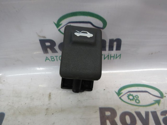 Замок кришки капота 8118234000 HYUNDAI
