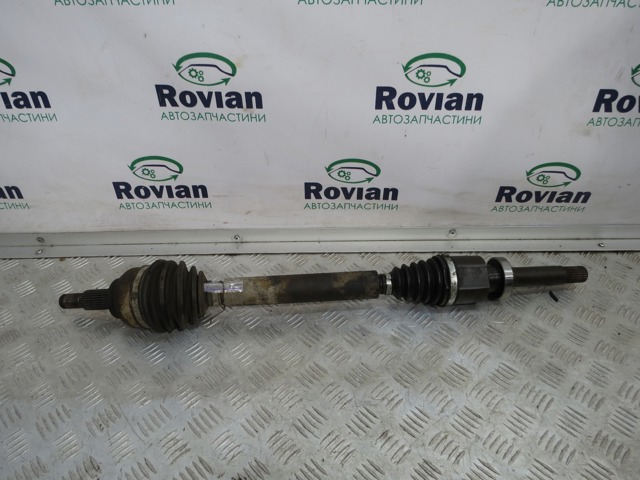 Привід передній правий 8200035673 RENAULT