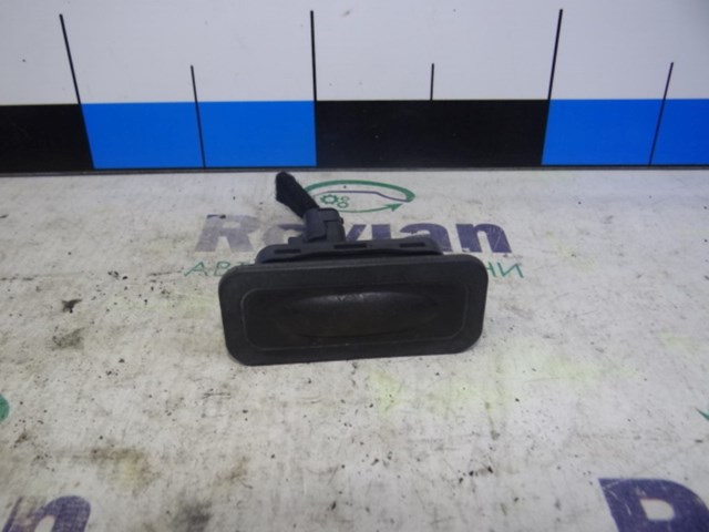 Кнопка замка багажника modus 2004-2012, пошкоджене покриття, бу-255346 8200076256