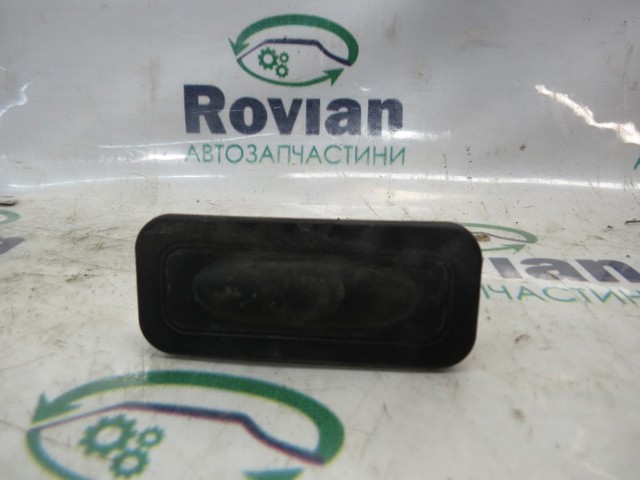 Кнопка приводу замка третіх/ п'ятих дверей 8200076256 RENAULT