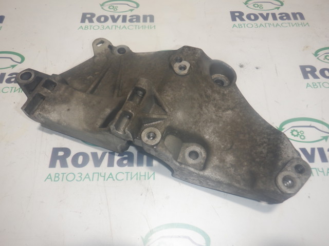 Кріплення генератора 8200100148 RENAULT