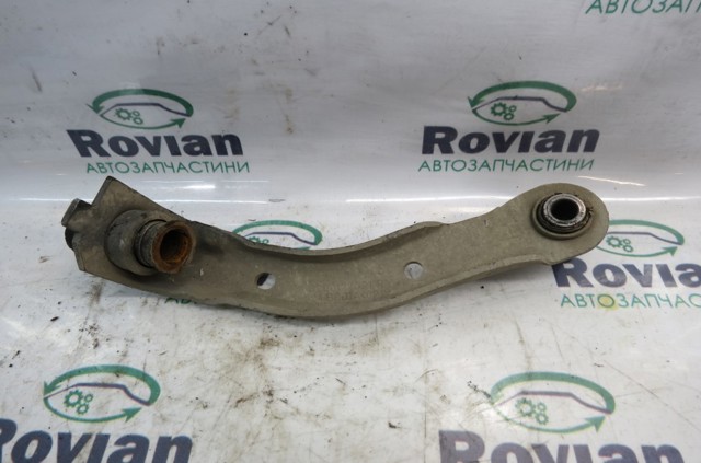 Кронштейн передньої балки 8200127321 RENAULT