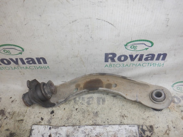 Кронштейн передньої балки 8200127324 RENAULT