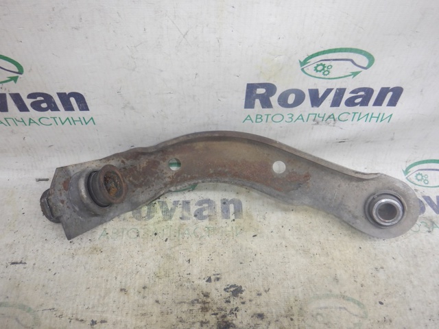 Кронштейн передньої балки 8200127324 RENAULT