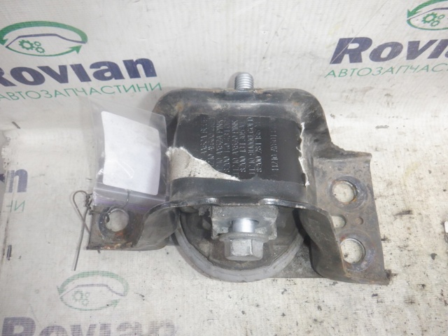 Права опора двигуна 8200140431 RENAULT