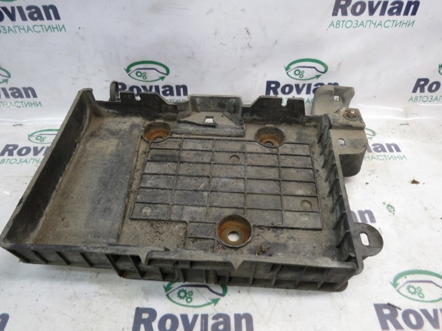 Піддон акумулятора(АКБ) 8200166032 RENAULT