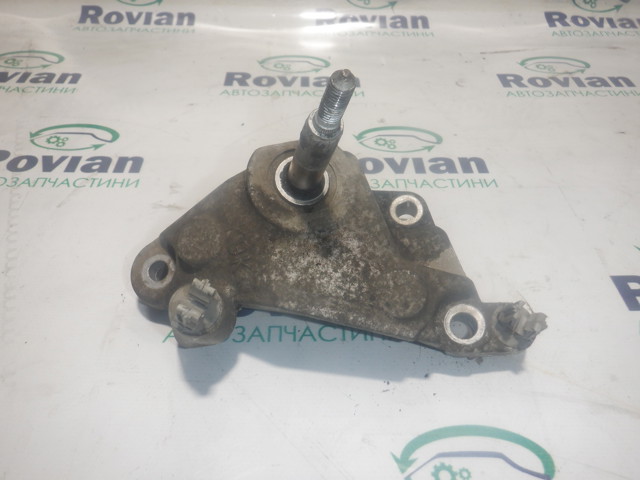 Кронштейн подушки (опори) двигуна, лівої 8200277203 RENAULT