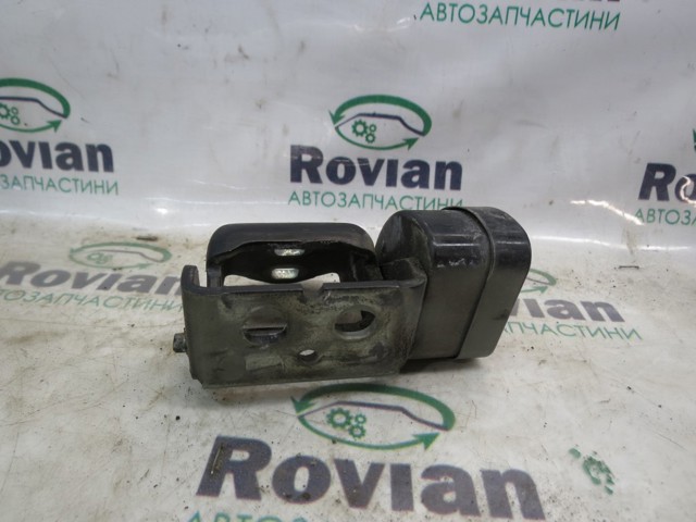 Петля передніх дверей права 8200338987 RENAULT