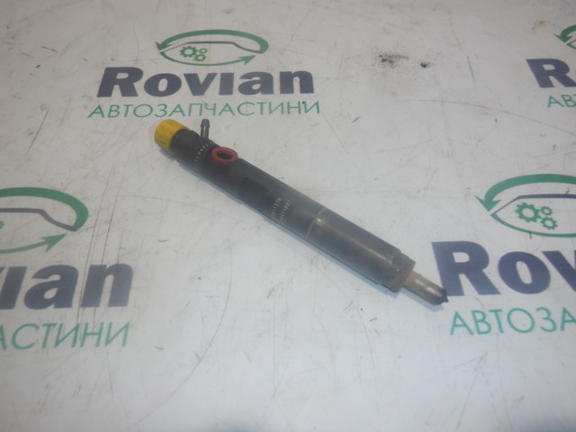 Форсунка вприску палива 8200421359 RENAULT