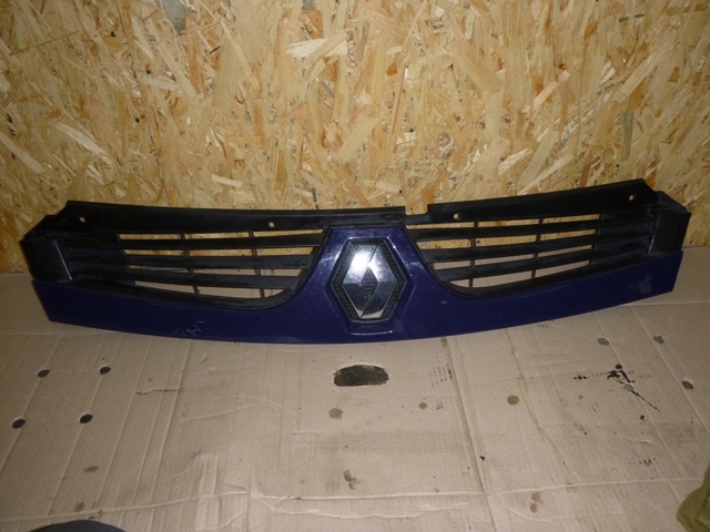 Решітка 8200426365 RENAULT