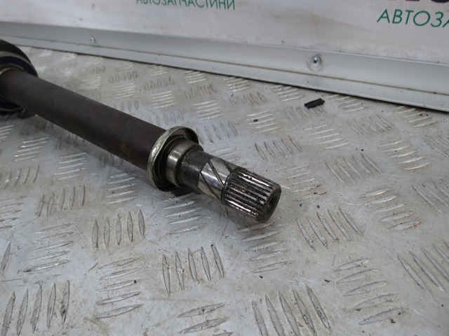 Привід передній правий 8200441340 RENAULT