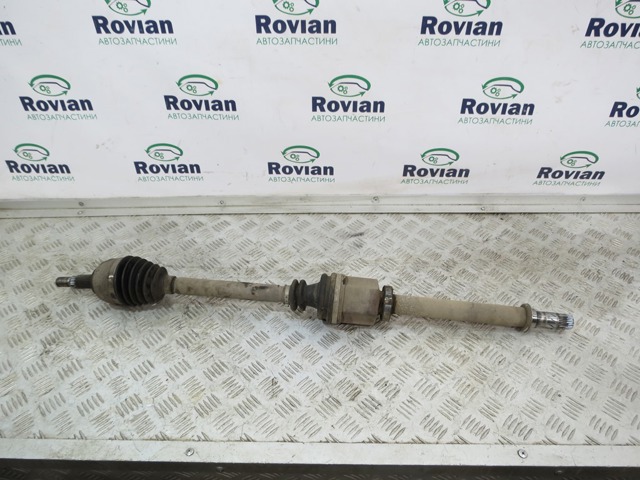Привід правий 8200472158 RENAULT