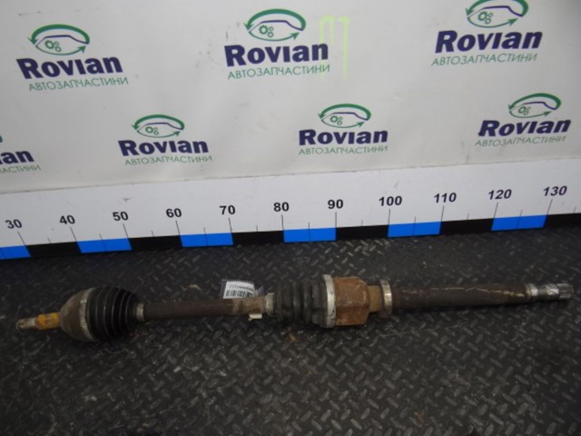 Привід правий 8200499586 RENAULT