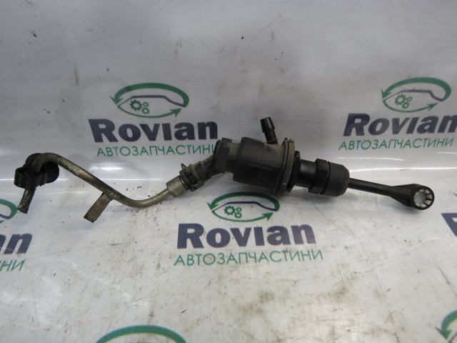 Циліндр зчеплення, головний 8200524724 RENAULT