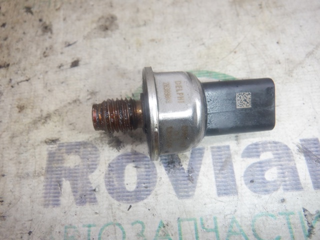 Розподільник палива 8200584034 RENAULT