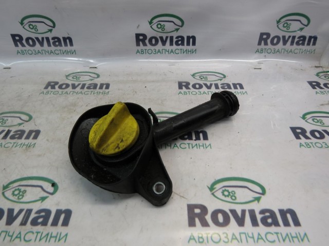Горловина маслозаливна 8200639421 RENAULT