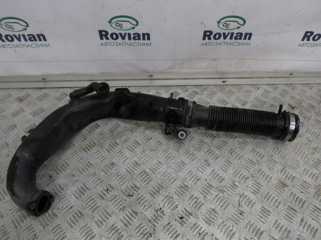 Патрубок повітряний, вхід в турбіну (наддув) 8200645723 RENAULT