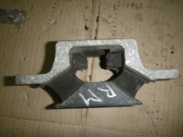 Подушка (опора) двигуна, ліва 8200676857 RENAULT