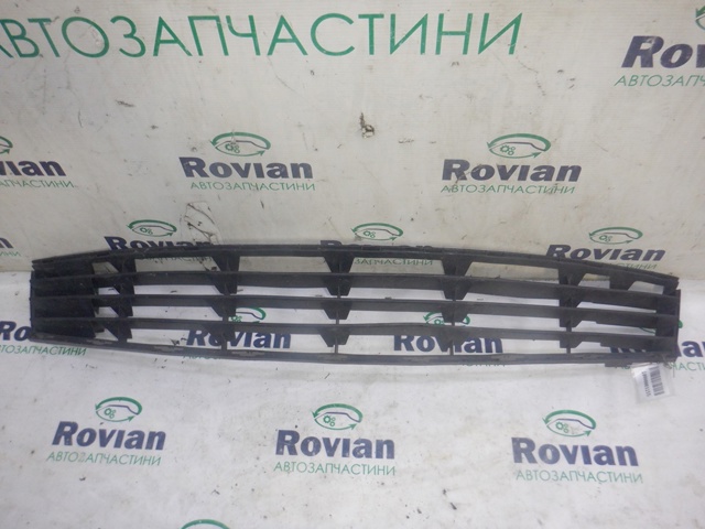Решітка бампера нижня 8200682294 RENAULT