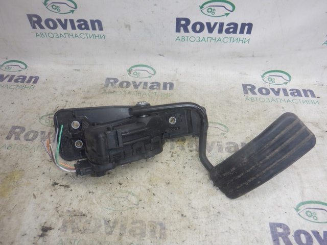 Педаль акселератора 8200700390 RENAULT