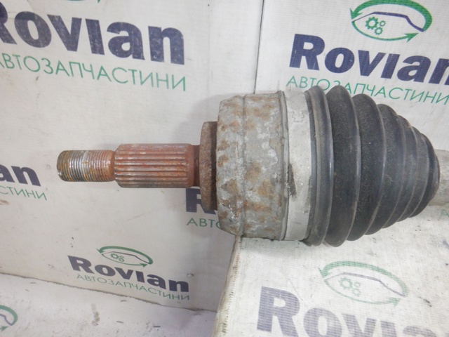 Привід правий 8200725500 RENAULT