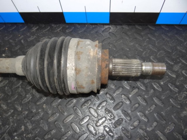 Привід лівий 8200725512 RENAULT