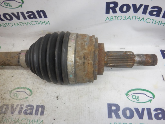 Піввісь передня, права 8200725513 RENAULT