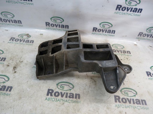 Кронштейн бампера заднього, правий 8200735455 RENAULT