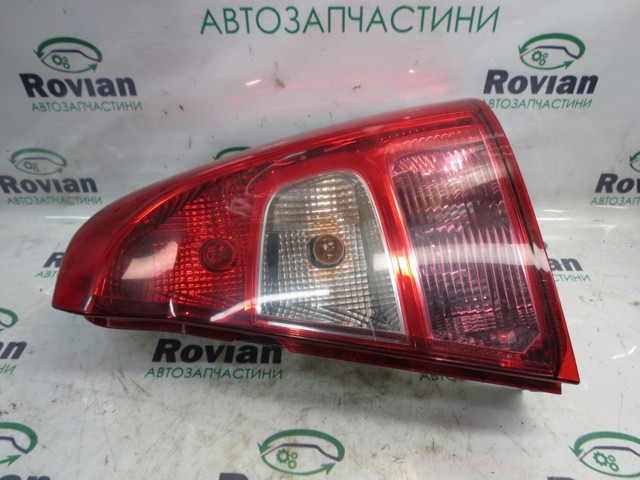 Задній правий стоп 8200744759 RENAULT
