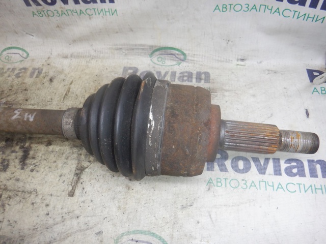Привід передній правий 8200788674 RENAULT