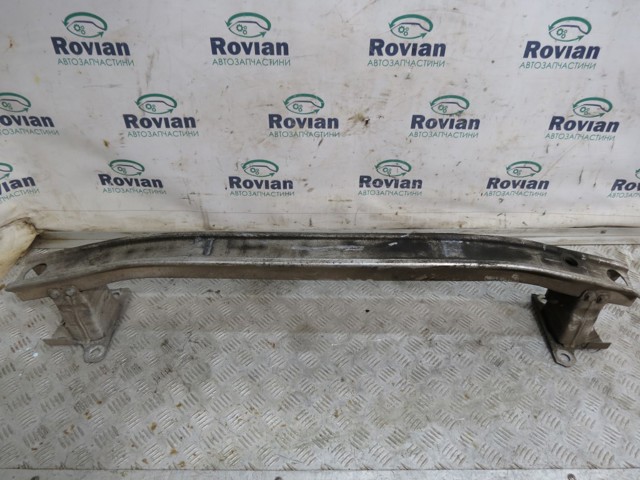 Балка бампера переднього 8200834849 RENAULT
