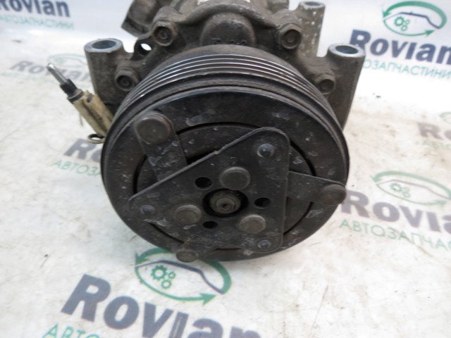 Компресор кондиціонера 8200840899 RENAULT