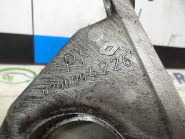 Опора підвісного підшипника передньої піввісі 8200904226 RENAULT