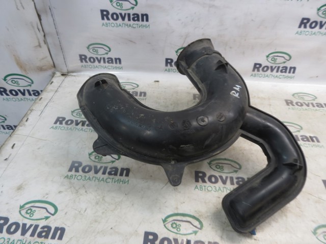 Дросельний патрубок 8200923128 RENAULT