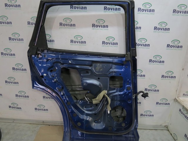 Двері пасажирськи задні ліві 821016RR0B NISSAN