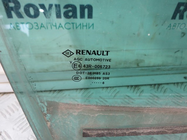 Скло задньої двері правої 823000010R RENAULT