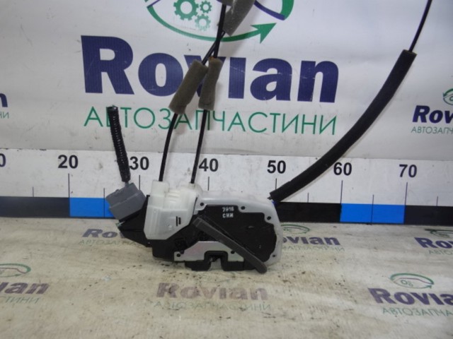 Замок задньої дверї, правої 82500EY10D NISSAN