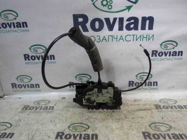 Замок задніх дверей, правих 825020033R RENAULT