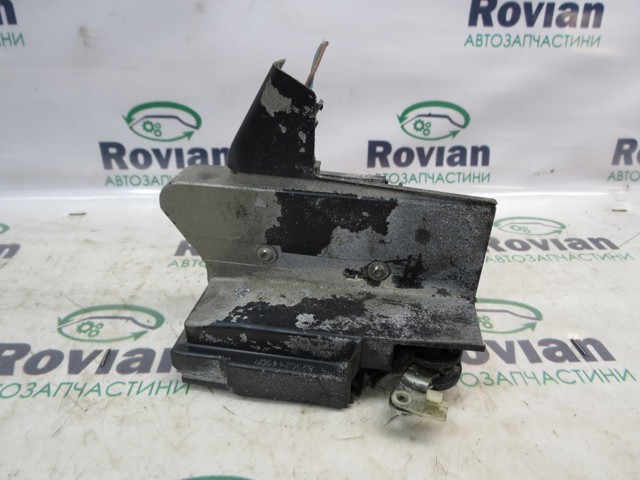 Замок задніх дверей, правих 825024490R RENAULT