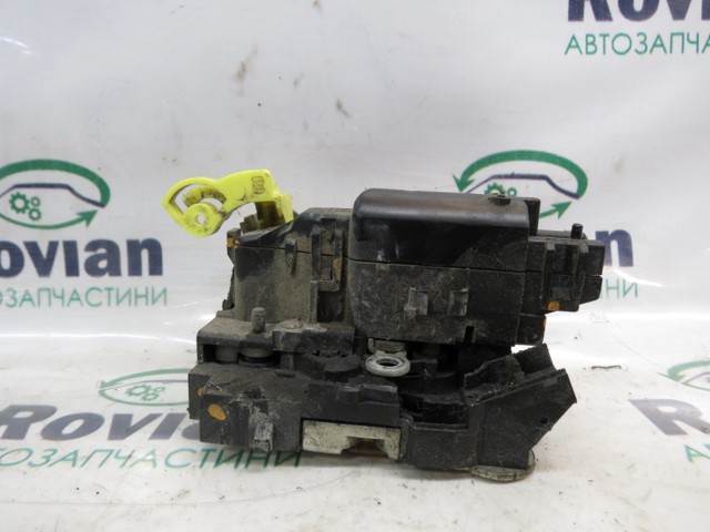 Замок задніх дверей, правих 825029139R RENAULT