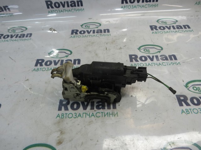 Замок задніх дверей, лівих 825032860R RENAULT