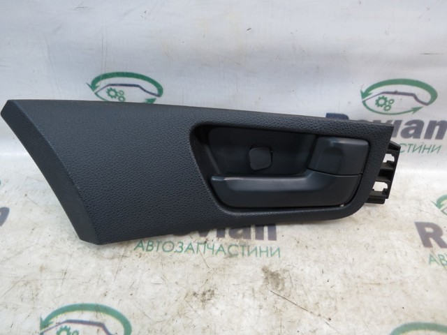 Ручка дверей бічних/зсувних, внутрішня права 826201F000WK HYUNDAI